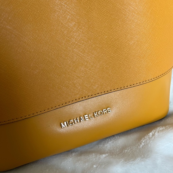 Michael Kors Bucket Bag - Picture 6 of 11